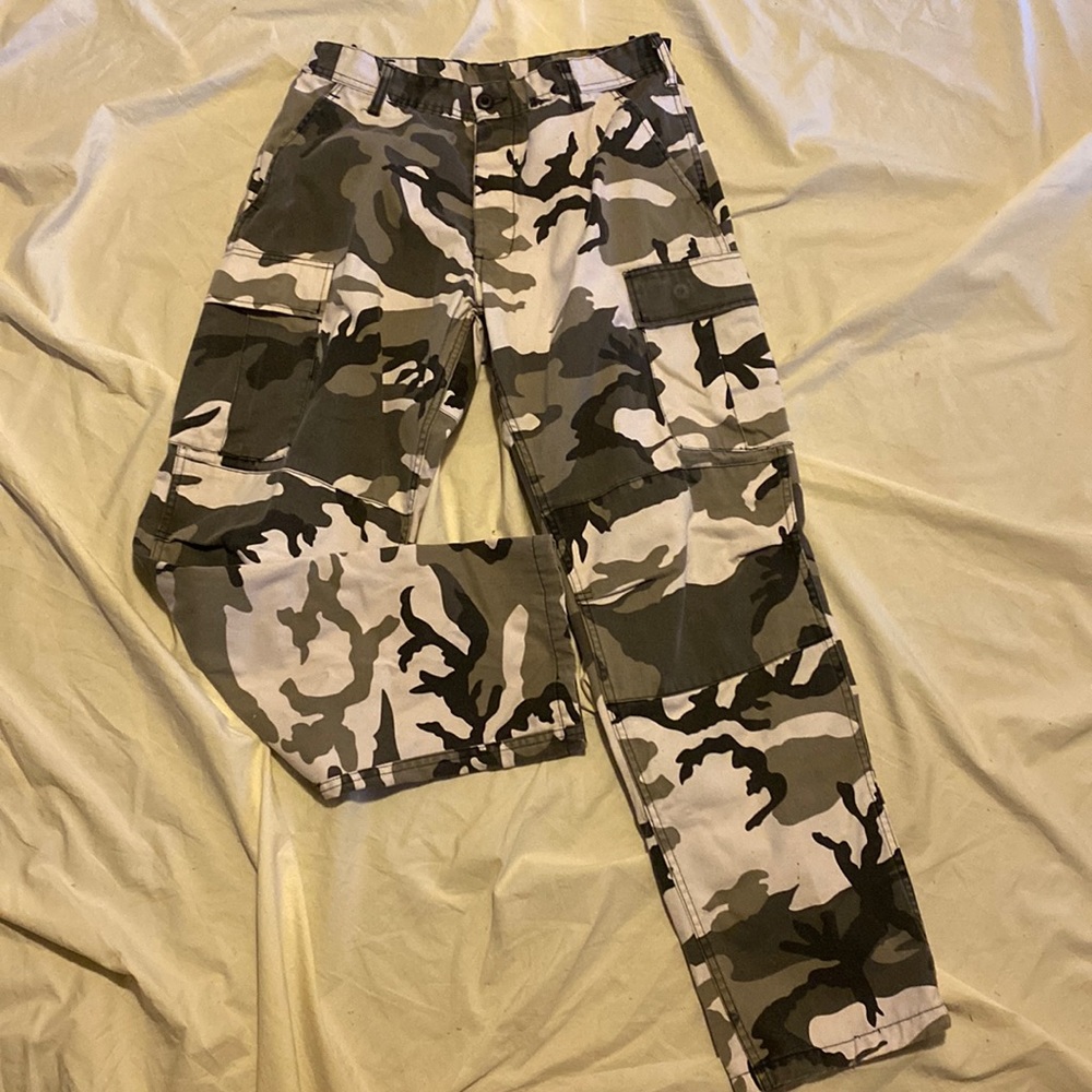 Camouflage cargo pants, great condition